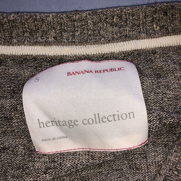 Banana Republic V-Neck Pullover - Picture 2 of 3